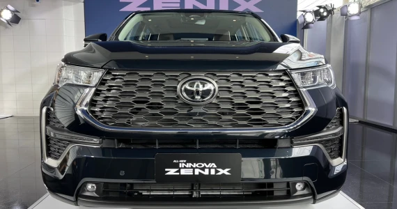 รูปภาพ โตโยต้า Toyota Innova Zenix 2.0 HEV Premium ปี 2023