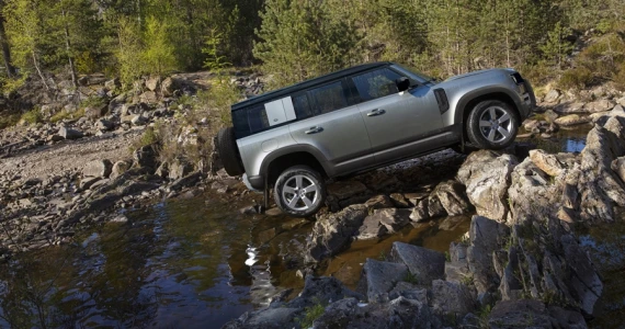 รูปภาพ แลนด์โรเวอร์ Land Rover Defender 90 Petrol 2.0 SE Ingenium ปี 2020