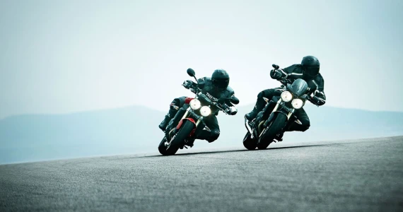 รูปภาพ ไทรอัมพ์ Triumph Speed Triple R 1050 ปี 2010
