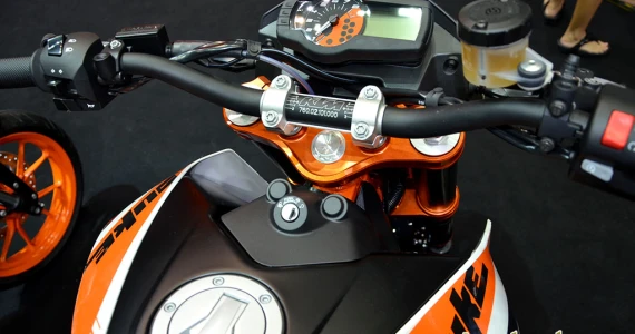 รูปภาพ เคทีเอ็ม KTM 690 Duke R ปี 2010