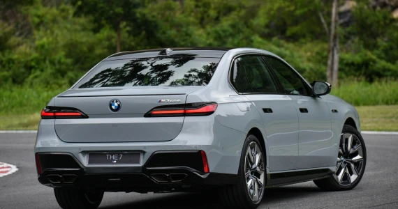 รูปภาพ บีเอ็มดับเบิลยู BMW M7 M760e xDrive ปี 2023