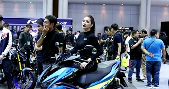 รูปภาพ ยามาฮ่า Yamaha Aerox 155 R Version MY18 ปี 2017