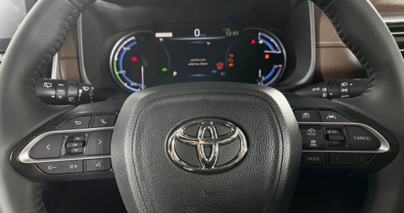 รูปภาพ โตโยต้า Toyota Innova Zenix 2.0 HEV Premium ปี 2023