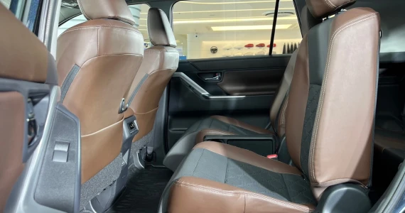 รูปภาพ โตโยต้า Toyota Innova Zenix 2.0 HEV Premium ปี 2023