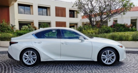 รูปภาพ เลกซัส Lexus IS 300h Premium MY2020 ปี 2020