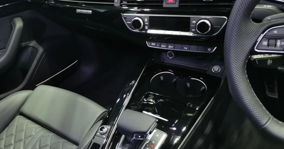 รูปภาพ อาวดี้ Audi A4 Avant 45 TFSI quattro S line Icon Black ปี 2023