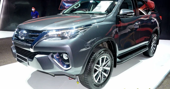 รูปภาพ โตโยต้า Toyota Fortuner 2.8V 2WD AT ปี 2015