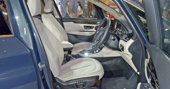 รูปภาพ บีเอ็มดับเบิลยู BMW Series 2 218i Gran Tourer Luxury ปี 2015