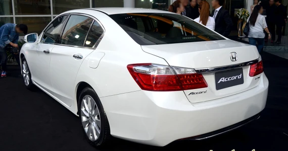 รูปภาพ ฮอนด้า Honda Accord 2.0 EL ปี 2013