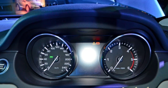 รูปภาพ แลนด์โรเวอร์ Land Rover Discovery Sport 2.2L SD4 Diesel HSE Luxury ปี 2015