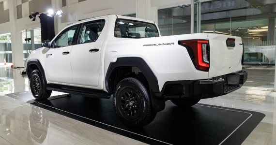 รูปภาพ โตโยต้า Toyota Hilux Travo Double Cab 4TREX 2.8 Premium MT ปี 2025