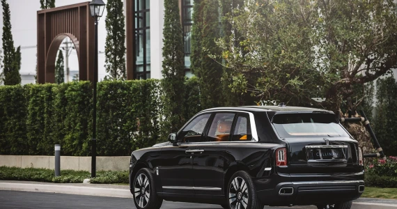 รูปภาพ โรลส์-รอยซ์ Rolls-Royce-Cullinan SUV-ปี 2023