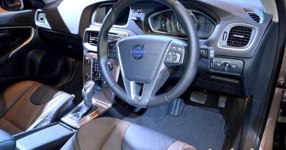 รูปภาพ วอลโว่ Volvo V40 D4 Cross Country ปี 2016