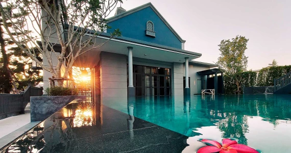 รูปภาพ สีวลี ศรีนครินทร์ - ร่มเกล้า (Sivalee Srinakarin - Romklao)