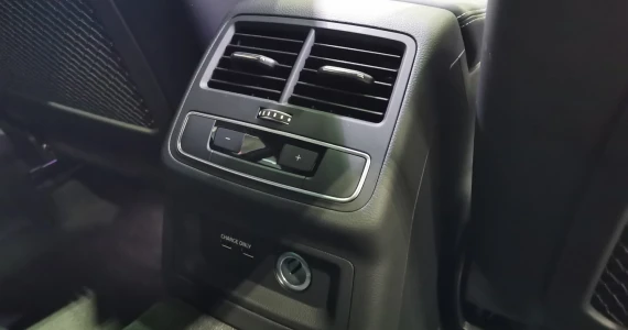 รูปภาพ อาวดี้ Audi A4 Avant 45 TFSI quattro S line Icon Black ปี 2023