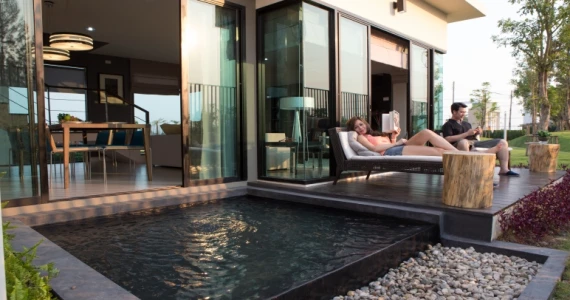 รูปภาพ เพลินจิต คอลลิน่า (Ploenchit Collina)