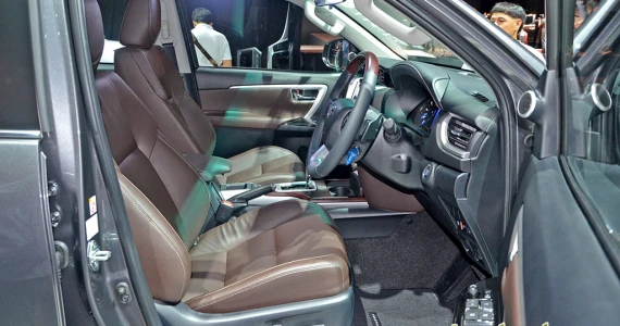 รูปภาพ โตโยต้า Toyota Fortuner 2.8V 2WD AT ปี 2015