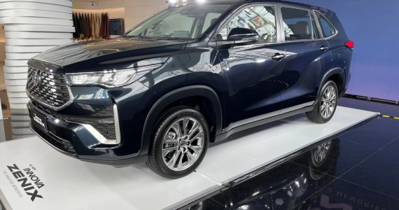 รูปภาพ โตโยต้า Toyota Innova Zenix 2.0 HEV Premium ปี 2023