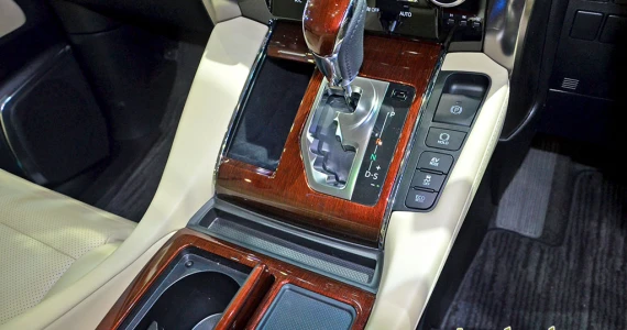 รูปภาพ โตโยต้า Toyota Alphard 2.5 Hybrid ปี 2015