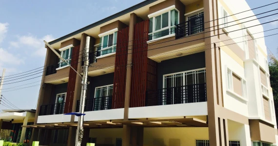 รูปภาพ พิบูลย์ โฮมทาวน์ (Piboon Hometown)