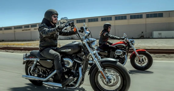 รูปภาพ ฮาร์ลีย์-เดวิดสัน Harley-Davidson Cruiser Sportster 1200 Custom ปี 2016