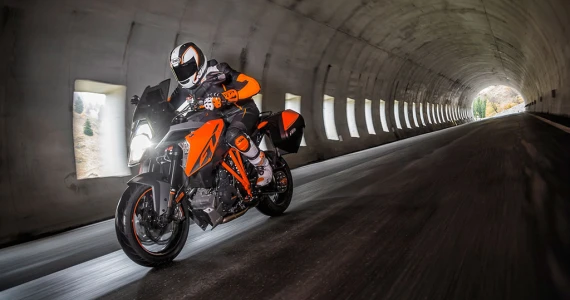 รูปภาพ เคทีเอ็ม KTM 1290 Super Duke GT ปี 2017