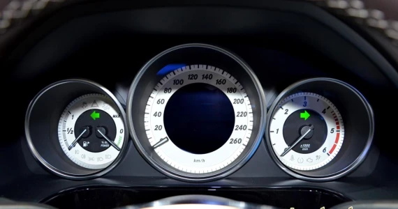 รูปภาพ เมอร์เซเดส-เบนซ์ Mercedes-benz E-Class E 300 BlueTEC Hybrid Estate AMG Dynamic ปี 2013