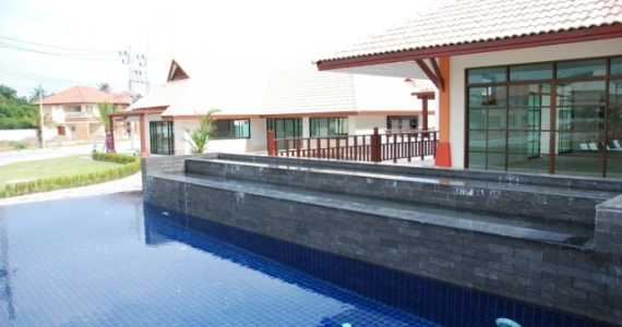 รูปภาพ เมาน์เท่นวิว อินเตอร์เนชั่นแนล บางแสน (Mountainview International Bangsan)