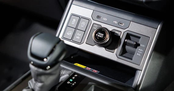 รูปภาพ โตโยต้า Toyota Hilux Travo Double Cab 4TREX 2.8 Overland Plus AT ปี 2025