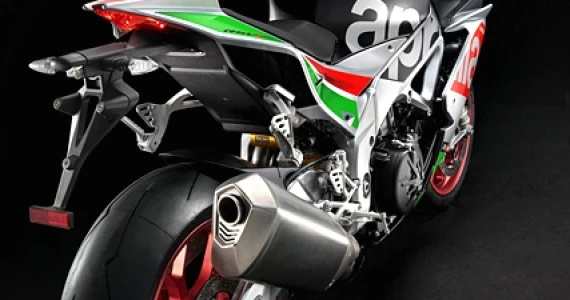 รูปภาพ อาพริเลีย Aprilia RSV4 RF MY17 ปี 2018