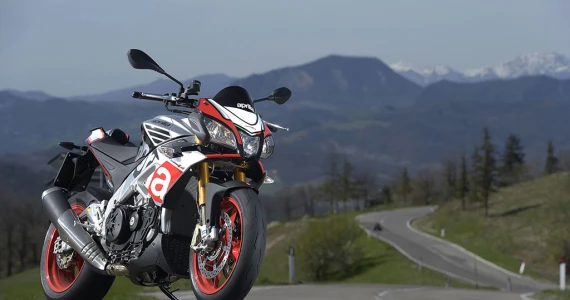 รูปภาพ อาพริเลีย Aprilia Tuono V4 1100 Factory ปี 2016