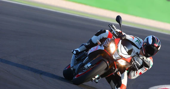 รูปภาพ อาพริเลีย Aprilia Tuono V4 1100 Factory ปี 2016