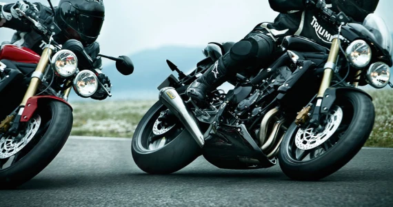 รูปภาพ ไทรอัมพ์ Triumph Speed Triple R 1050 ปี 2010