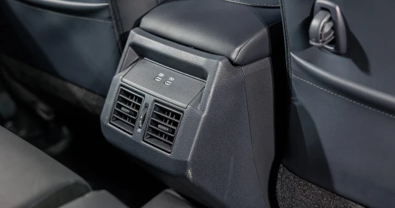 รูปภาพ โตโยต้า Toyota Hilux Travo -e Double Cab 4TREX ปี 2025