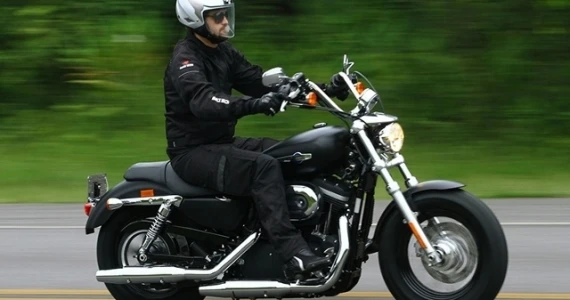 รูปภาพ ฮาร์ลีย์-เดวิดสัน Harley-Davidson Cruiser Sportster 1200 Custom ปี 2016