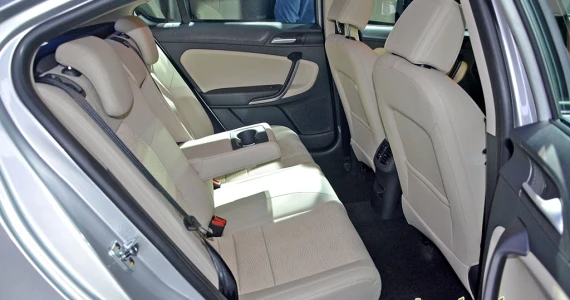 รูปภาพ เอ็มจี MG 6 1.8 D Turbo Sunroof DCT Fastback ปี 2015
