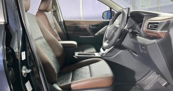 รูปภาพ โตโยต้า Toyota Innova Zenix 2.0 HEV Premium ปี 2023