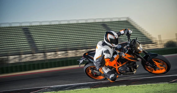 รูปภาพ เคทีเอ็ม KTM 690 Duke R ปี 2016
