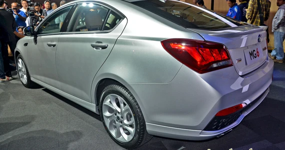 รูปภาพ เอ็มจี MG 6 1.8 D Turbo Sunroof DCT Fastback ปี 2015