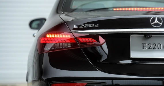รูปภาพ เมอร์เซเดส-เบนซ์ Mercedes-benz E-Class 220 d AMG Sport ปี 2021