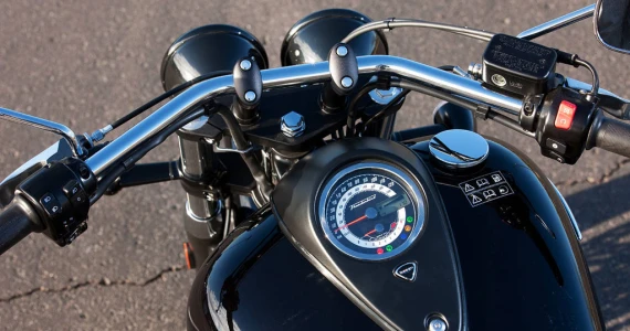 รูปภาพ ไทรอัมพ์ Triumph Thunderbird Storm ปี 2011