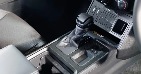 รูปภาพ โตโยต้า Toyota Hilux Travo Smart Cab Prerunner 2.8 Smart AT ปี 2025