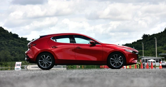 รูปภาพ มาสด้า Mazda 3 2.0 SP FASTBACK 2019 ปี 2019