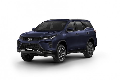 โตโยต้า Toyota Fortuner 2.4 Leader V 4WD AT ปี 2022