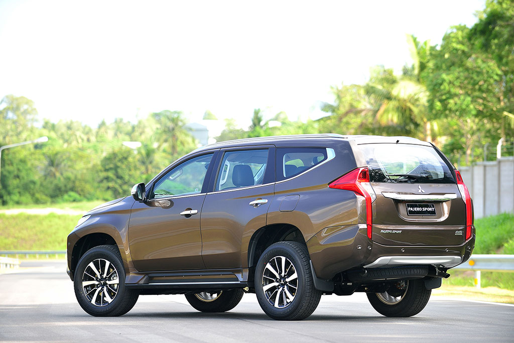 Mitsubishi Pajero Sport 4WD GT Premium มิตซูบิชิ ปาเจโร่ สปอร์ต ปี 2017 : ภาพที่ 4