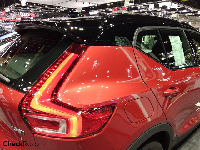 รูปภาพ วอลโว่ Volvo XC40 T4 Momentum with White Roof ปี 2018