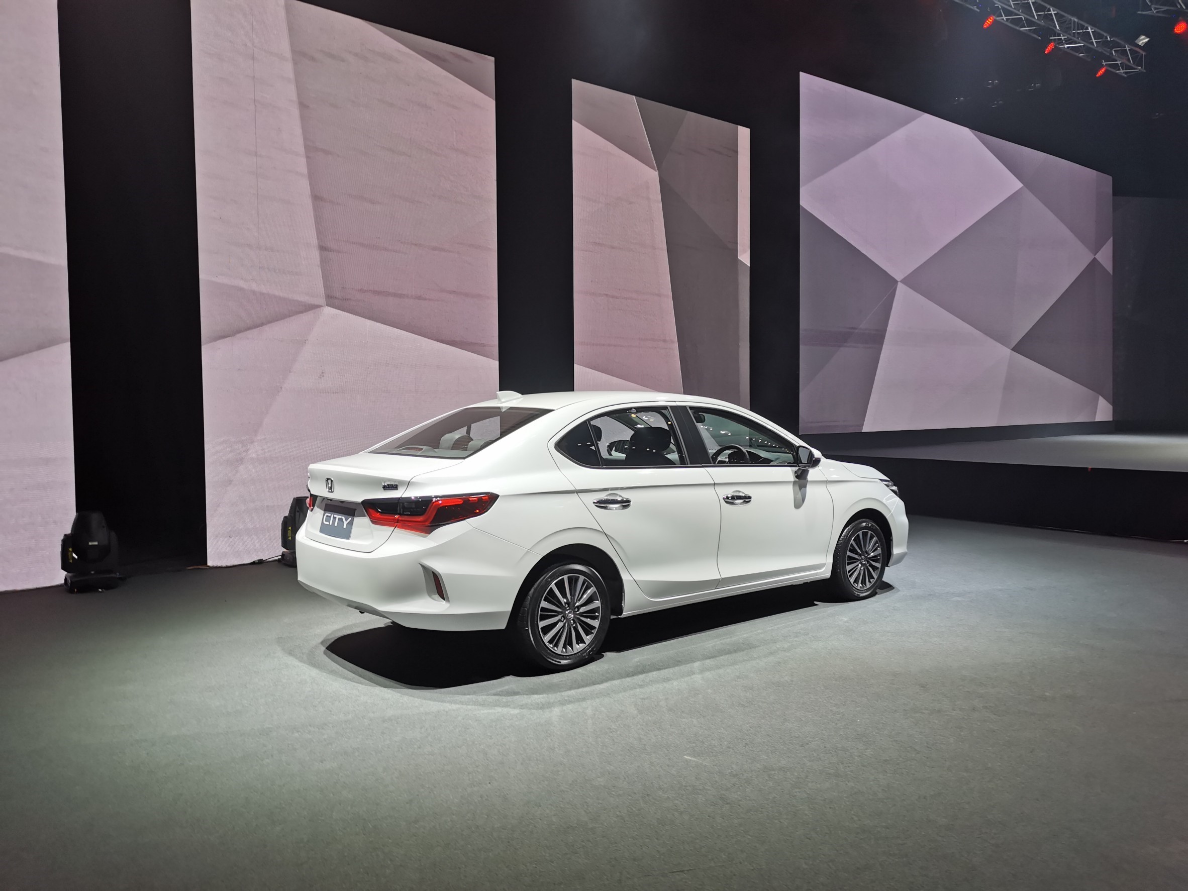 Honda City SV Turbo ฮอนด้า ซิตี้ ปี 2019 : ภาพที่ 4