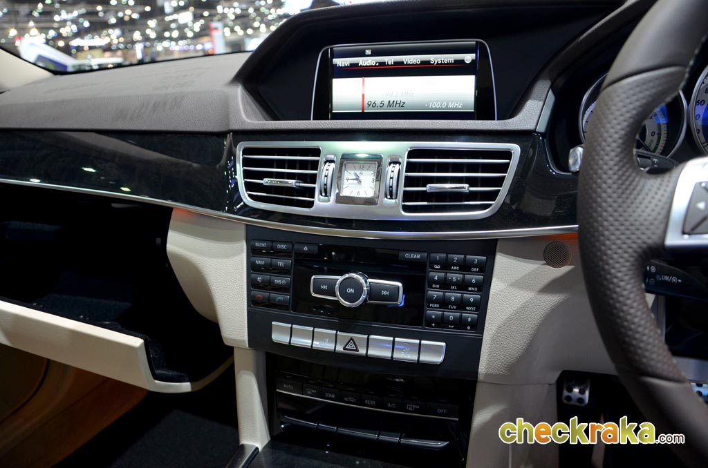 รูปภาพ เมอร์เซเดส-เบนซ์ Mercedes-benz E-Class E 300 BlueTEC Hybrid Estate AMG Dynamic ปี 2013