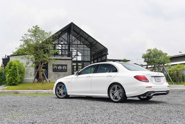 Mercedes-benz E-Class E 350 e AMG Dํynamic เมอร์เซเดส-เบนซ์ อี-คลาส ปี 2017 : ภาพที่ 2