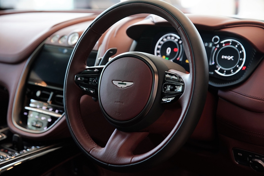 Aston Martin DBX V8 Turbo แอสตัน มาร์ติน ปี 2020 : ภาพที่ 8
